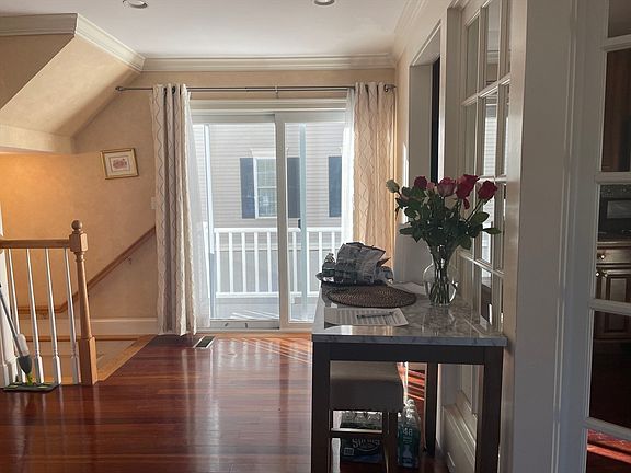 5th image of 220 Grove St #1