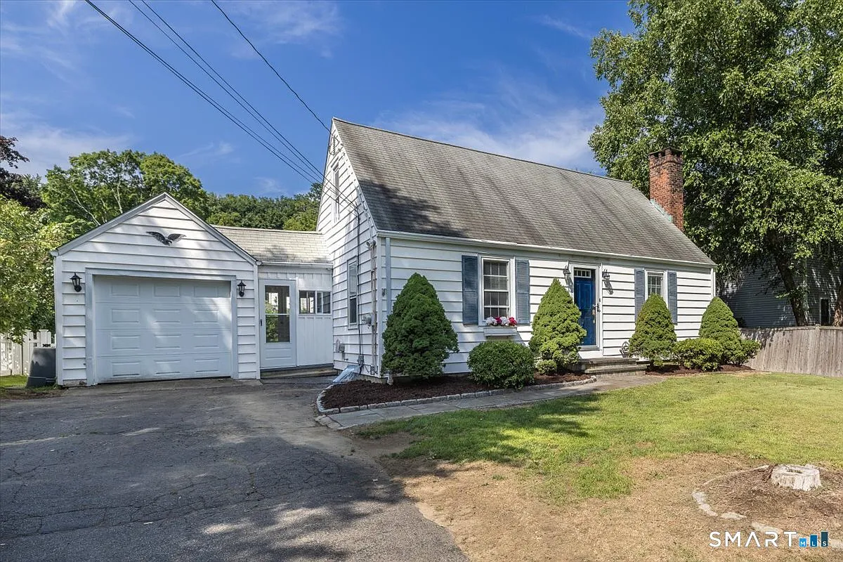 3 bed, 1.0 bath, 979 sqft, $3,550 — Photo 1