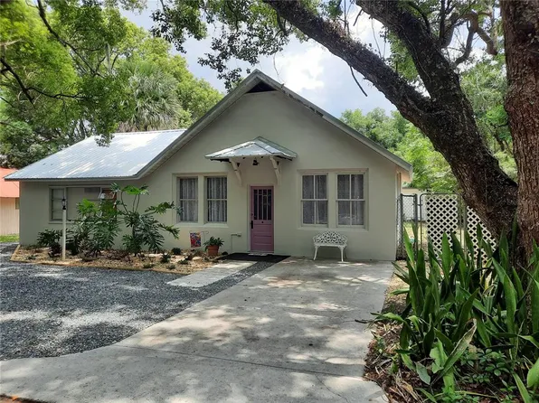 107 S Iona Ave, Fruitland Park, FL 34731