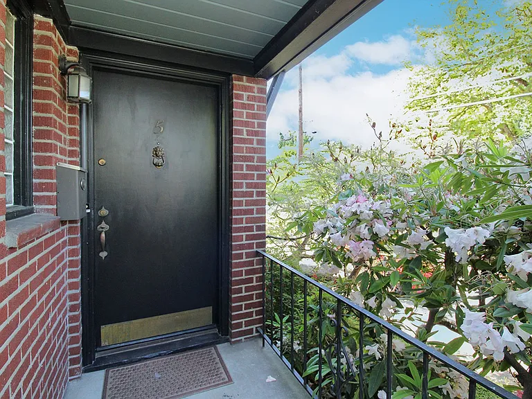 2406 NW Overton St #5 — Photo 3