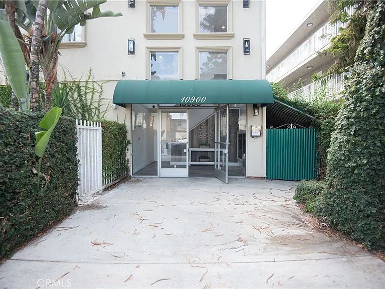 10900 Blix St #5 — Photo 5