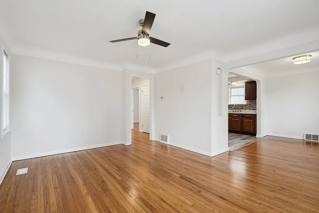 3 bed, 1150 sqft, $2,450 — Photo 4