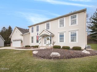 1050 Huckleberry Ln SE, Grand Rapids, MI 49546