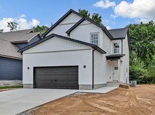 302 Switchgrass Dr, Clarksville, TN 37042