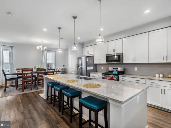 1592 Dorothy Ln, Woodbridge, VA 22191