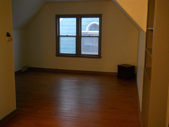 3rd image of 257 E 4th St APT 3