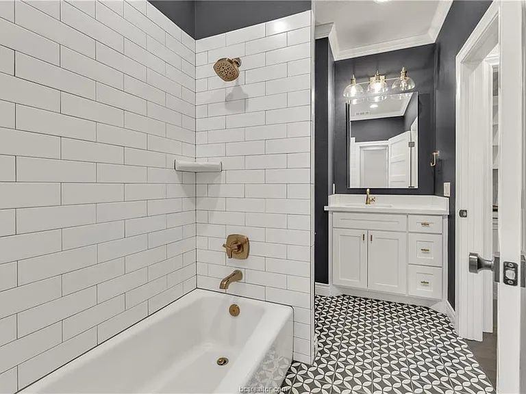1736 Blanco Bend Dr — Photo 15