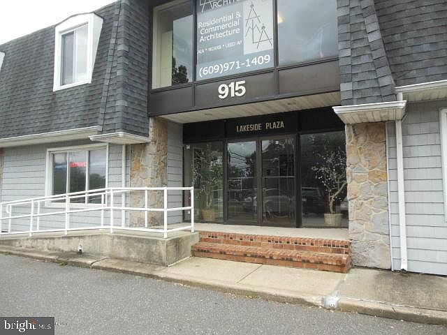 2nd image of 915 Lacey Rd #5