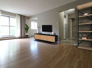 Flores Manor, Edmonton, AB T5H 3K7