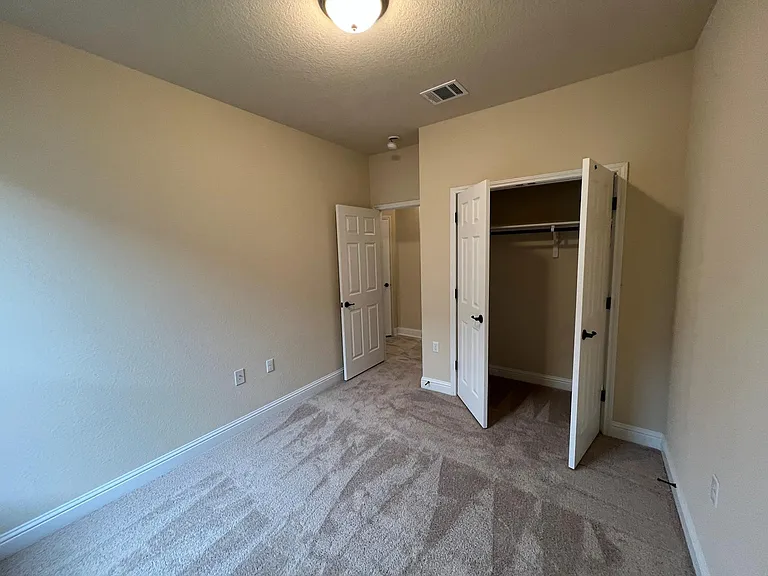 704 Falkland Trce — Photo 21