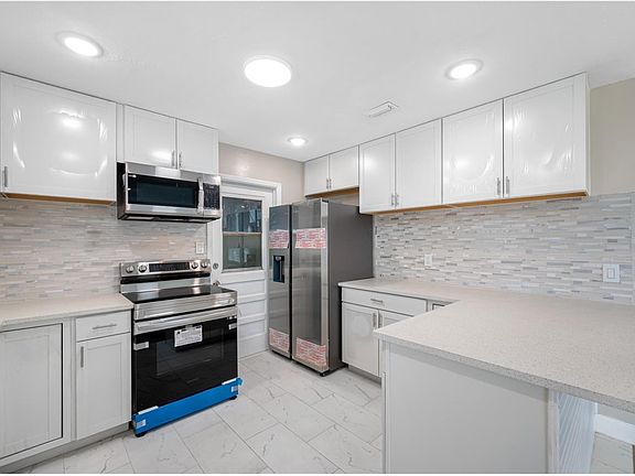 Spacious & luxurious kitchen