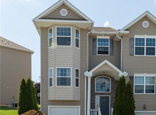 2406 Gentle Hollow Dr, Whitehall, PA 18052