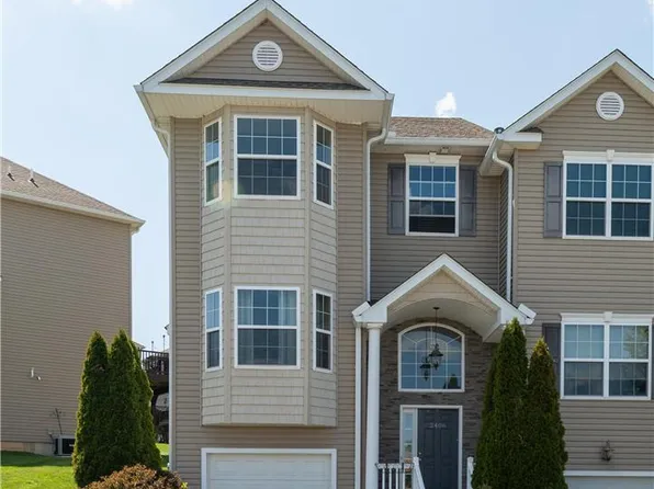 2406 Gentle Hollow Dr, Whitehall, PA 18052