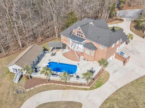 109 Brandon Dr, Hodges, SC 29653