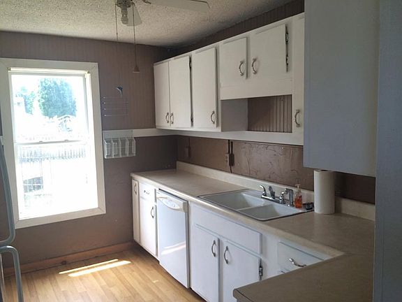3rd image of 121 Jefferson Ave