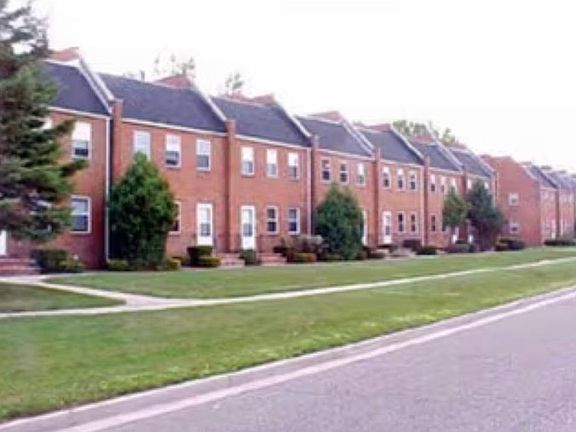 2nd image of 3042 N Southfield Dr