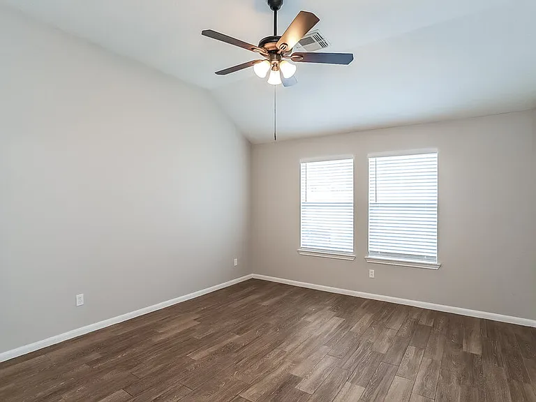 10518 Southway Bend Ln — Photo 12