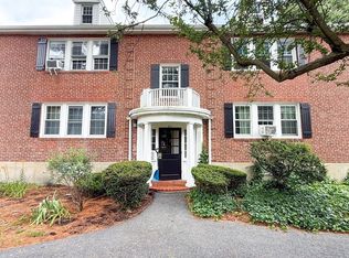 21 Hammond Pond Pkwy APT 4, Newton, MA 02467
