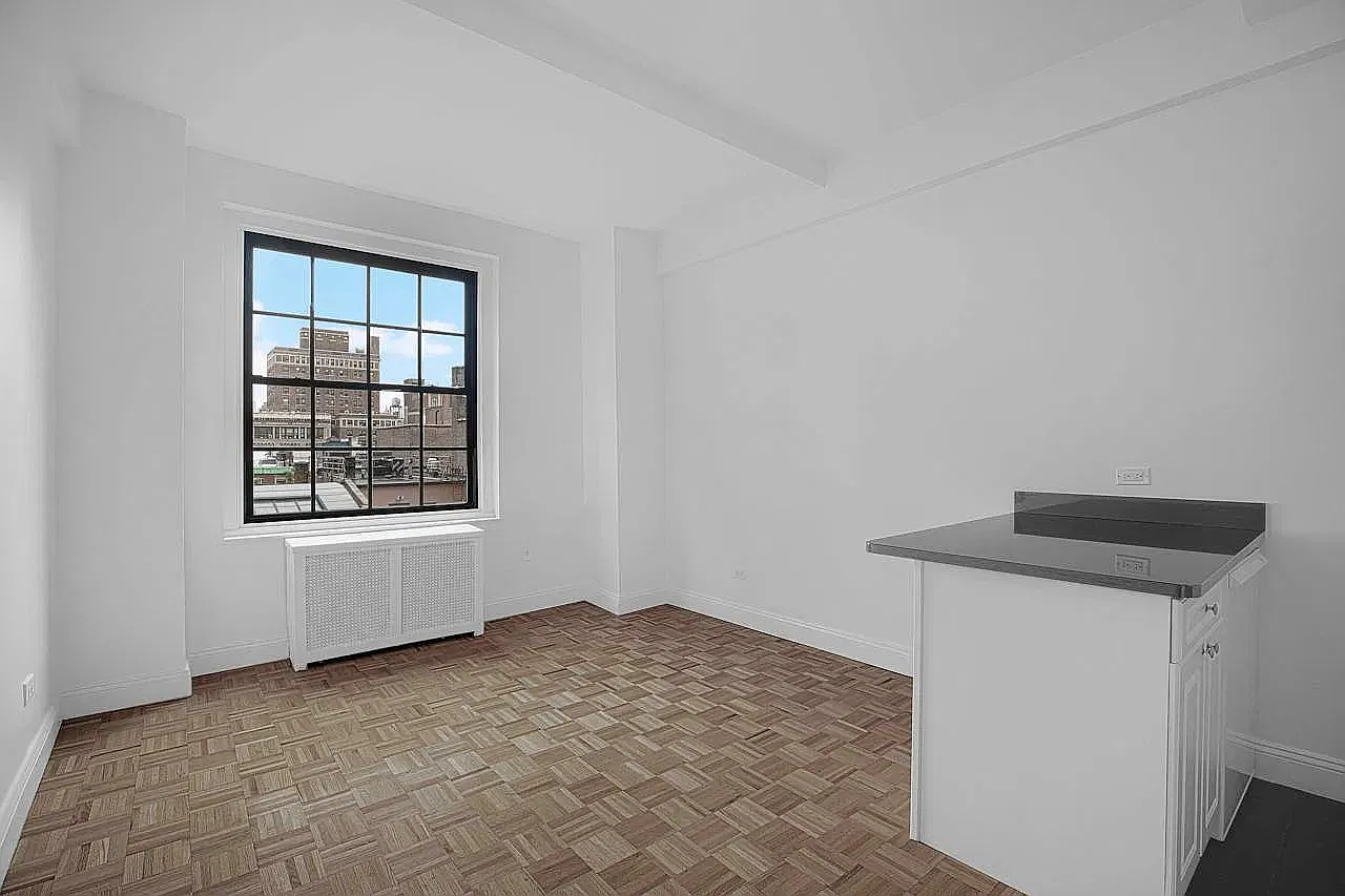 160 West 71st Street — Photo 2