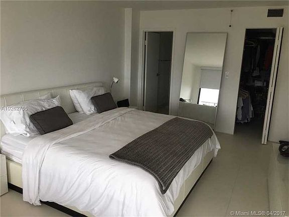 4th image of 555 NE 15th St APT 34H