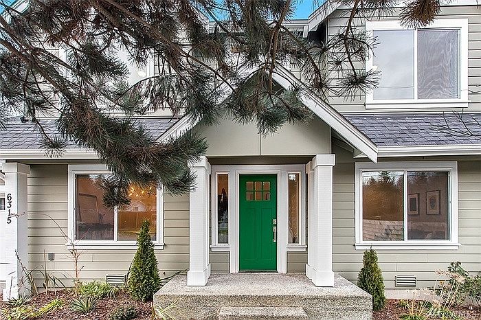 Front entrace, Gorgeous green door.
