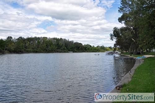 3rd image of 7621 N Noffke Dr