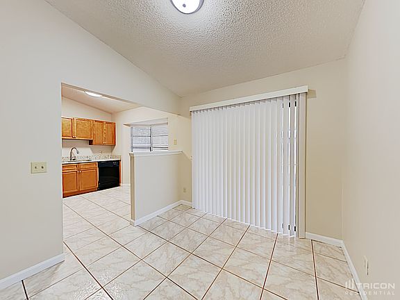 5th image of 661 Spreading Oak Ave