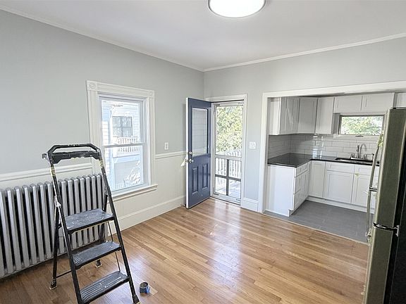 3rd image of 9 Windom St