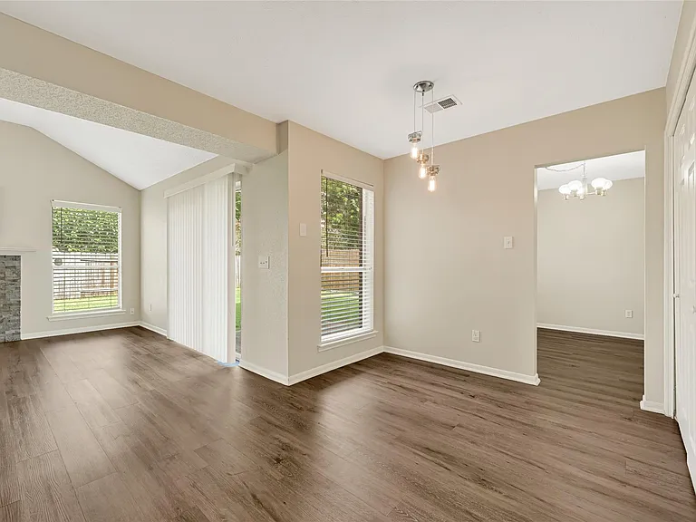 4010 Spring Garden Dr — Photo 6