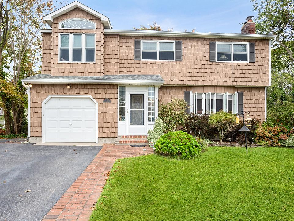 1st image of 7 Nancy Dr