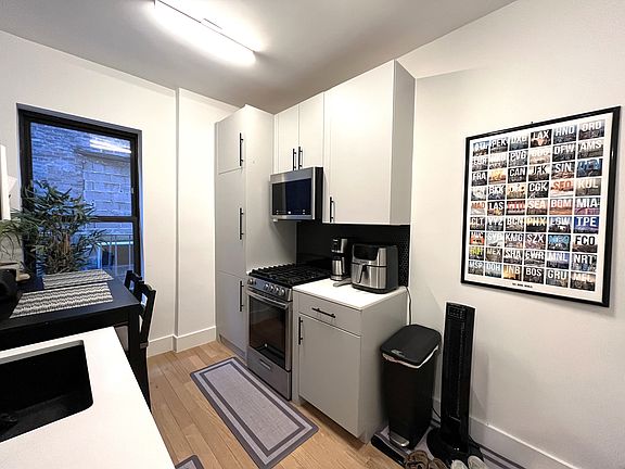 5th image of 35 Bedford St APT 11