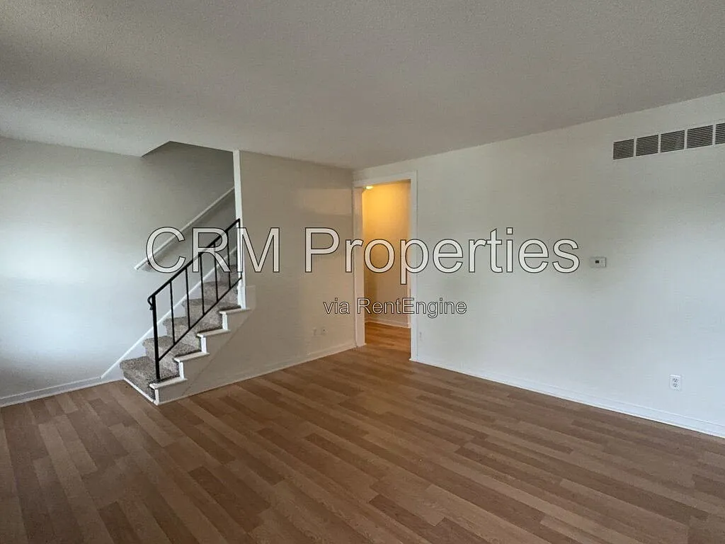 2 bed, 1.0 bath, 972 sqft, $1,100 — Photo 4