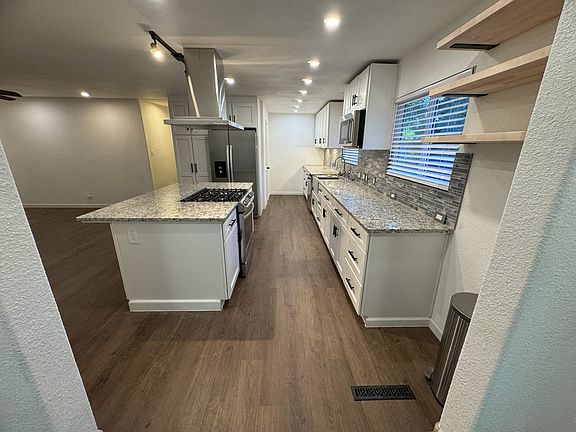 4th image of 1677 Glenwood Way