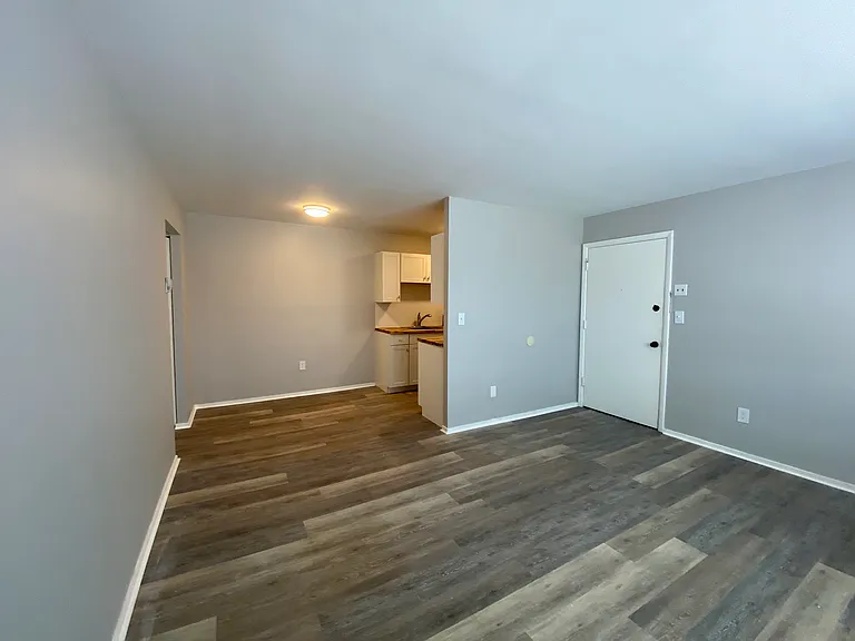 Creekside Apartments — Photo 23