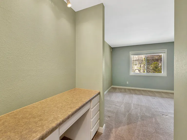 Vanity/Desk Area