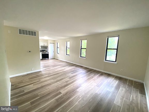 3rd image of 230 Almonesson Rd Unit B
