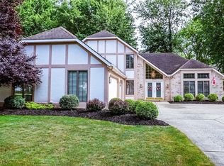 26519 Bayfair Dr, Olmsted Falls, OH 44138