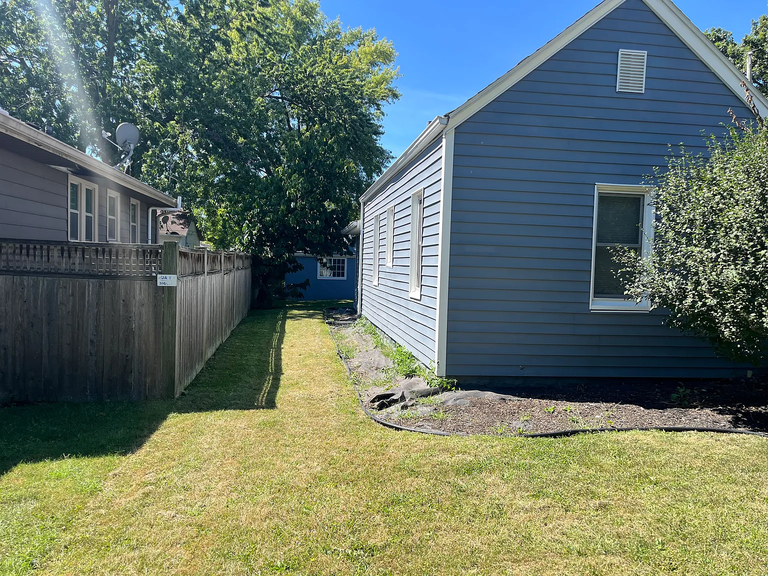 3 bed, 1099 sqft, $1,900 — Photo 1