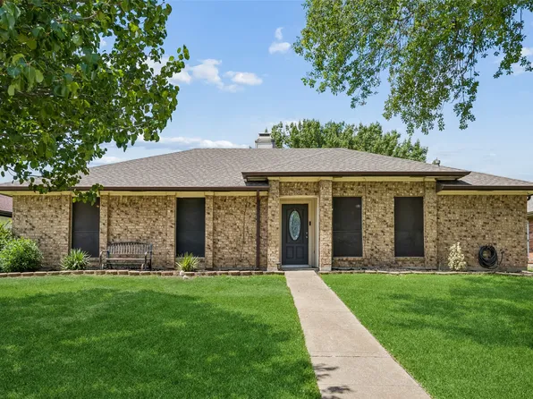 1725 Mayflower Dr, Carrollton, TX 75007