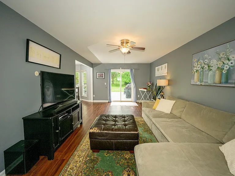 1802 Lakewood Dr — Photo 3