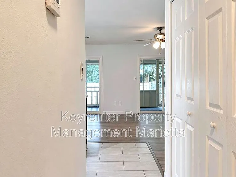 723 Hanover Ln — Photo 10