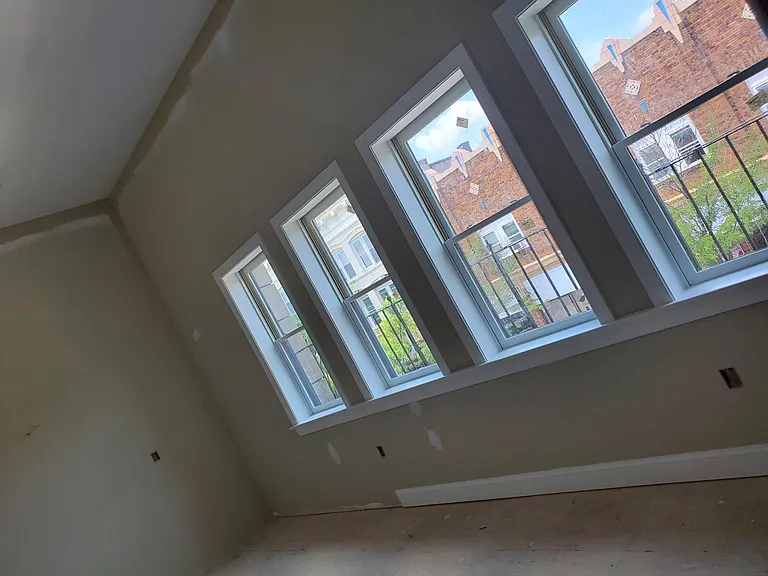 256 E Broadway #256-B/C — Photo 2