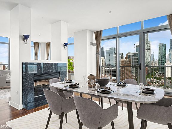 5th image of 1600 S Prairie Ave #2104