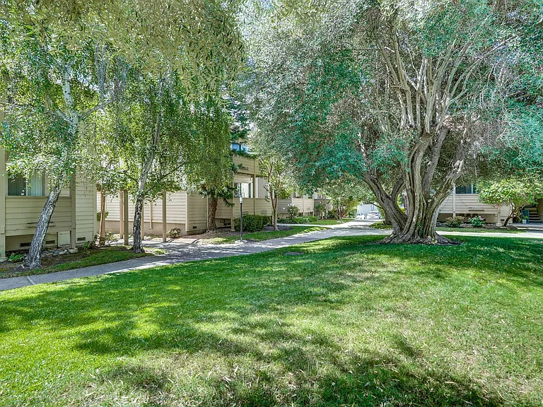 781 N Fair Oaks Ave #6 — Photo 39