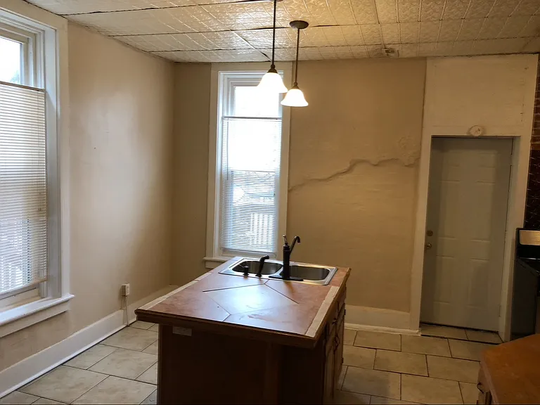 621 N 9th St #1 — Photo 7