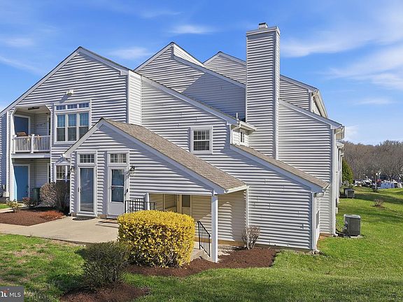 2nd image of 1003 Spring Valley Ct