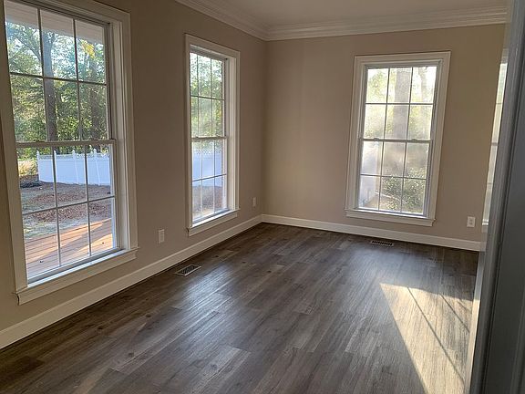 4th image of 654 Fairview Dr