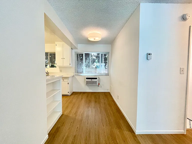 934 N Gardner St #8 — Photo 5