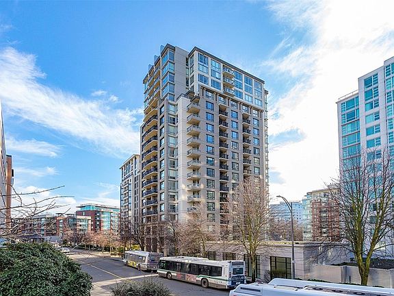 3rd image of 751 Fairfield Rd #604