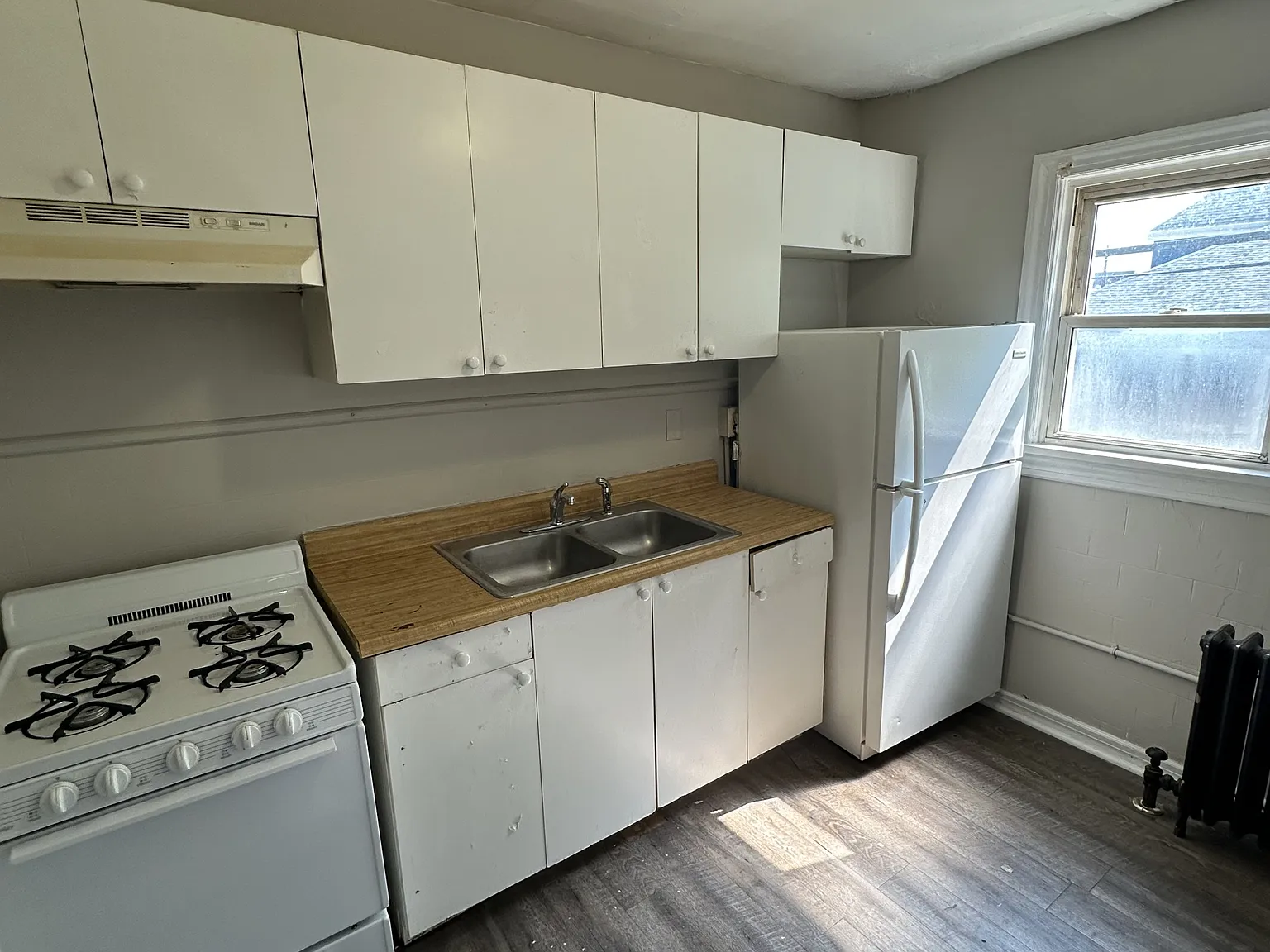 1422 Central Avenue - 4 — Photo 3